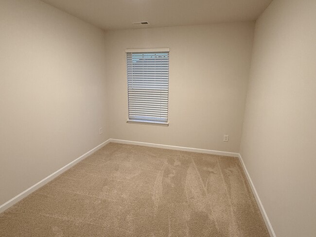 Building Photo - 3200 Tatlock Wy