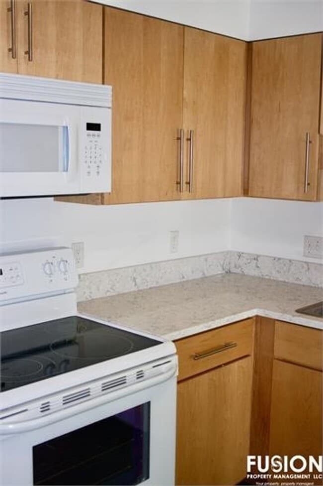 Building Photo - Bright 2-Bedroom Home Near Oakledge Park w/Pool!