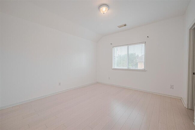 Building Photo - 7407 Golden Star Dr