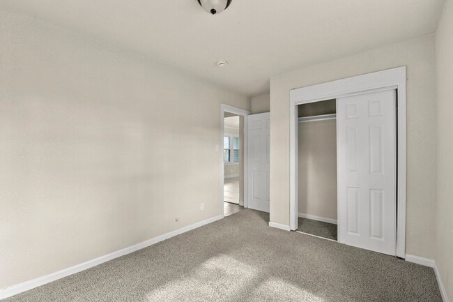 Building Photo - 1033 Cimarron St