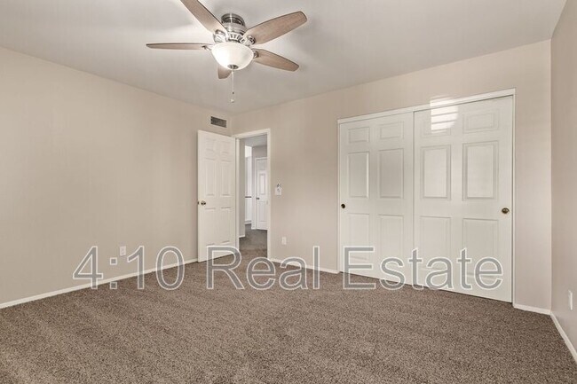 Building Photo - 1678 S Ash Dr
