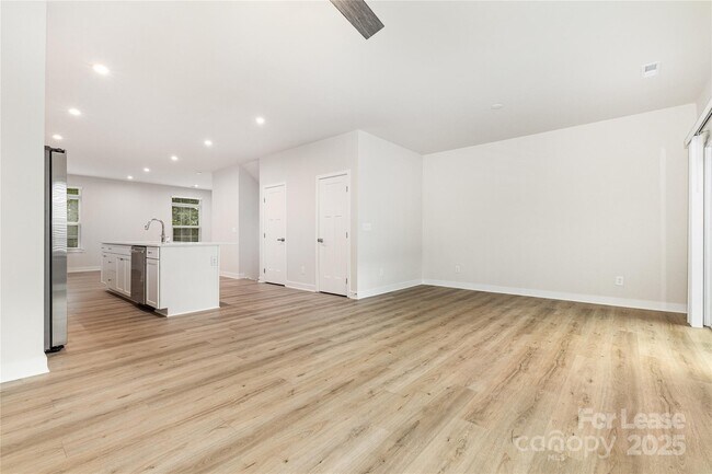 Building Photo - 306 New Gallant Dr