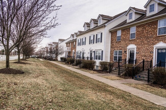 Building Photo - 587 Lazelle Rd