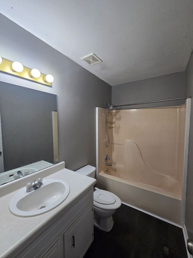 Building Photo - SPECIAL 1/2 OFF 1st Month's Rent