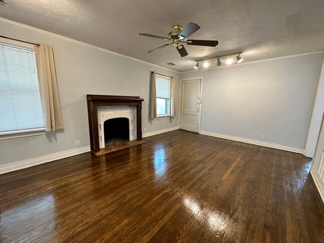 Building Photo - Plaza District / Classen 3 Bed Beauty! - Move In Deposit-Free! (If Qualified)