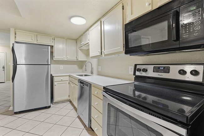 Building Photo - 8809 Dawnridge Cir