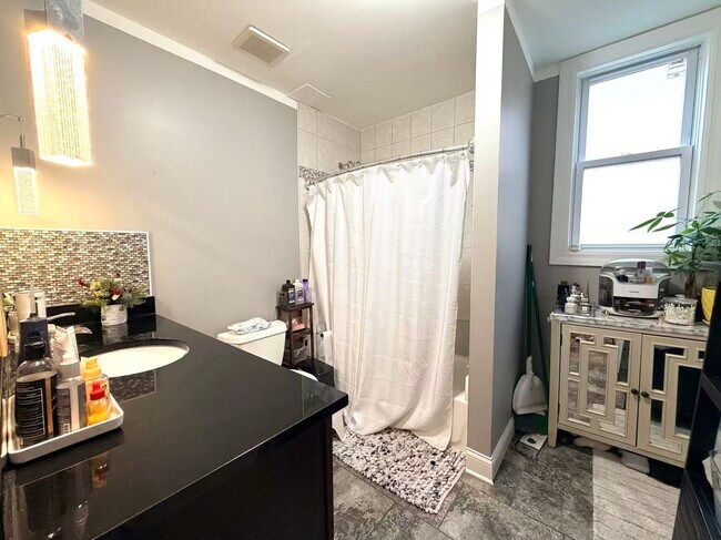 Building Photo - 5351 W Foster Ave