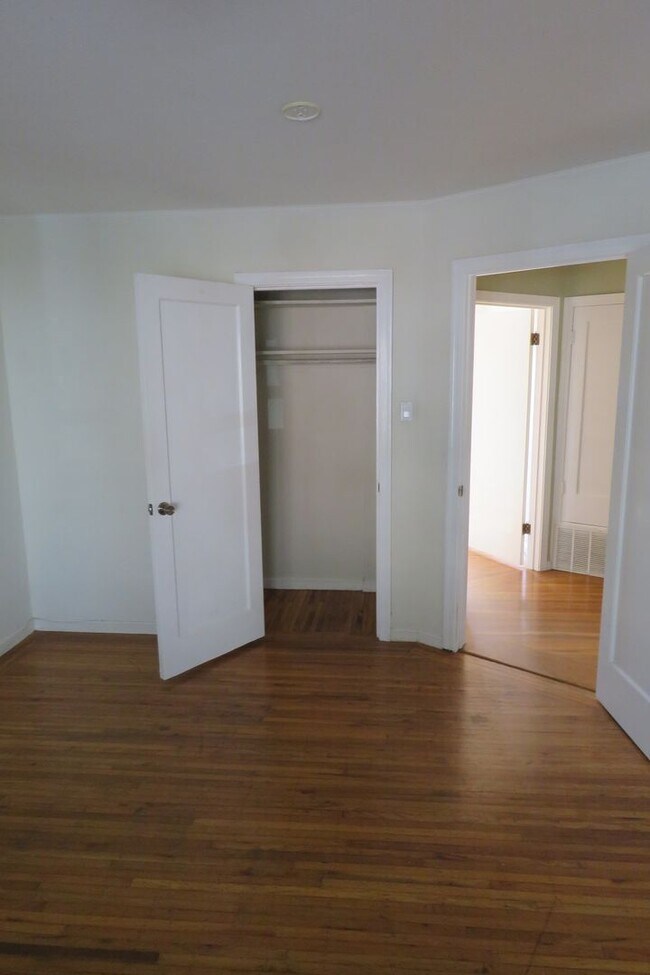 Building Photo - 2 Bedroom with VIEWS in Sunnyside Neighborhood