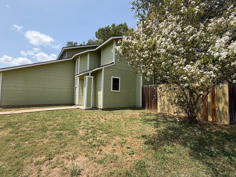 Building Photo - 8107 Hood Cir