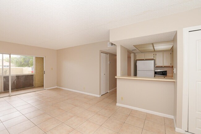 Building Photo - 1540 SE Royal Green Cir