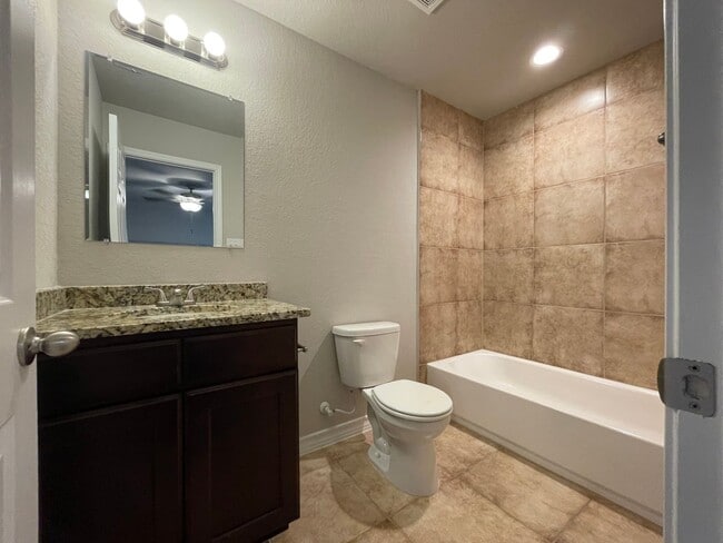 Building Photo - Town home for rent