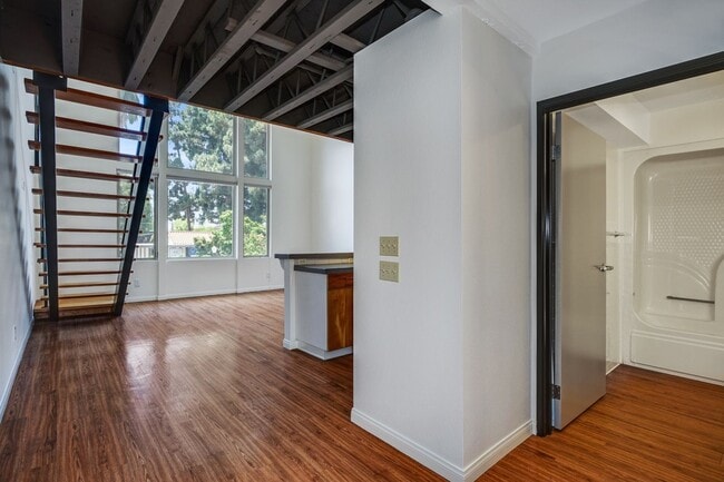 Building Photo - Trendy Live Work Loft Kensington Park Plaza