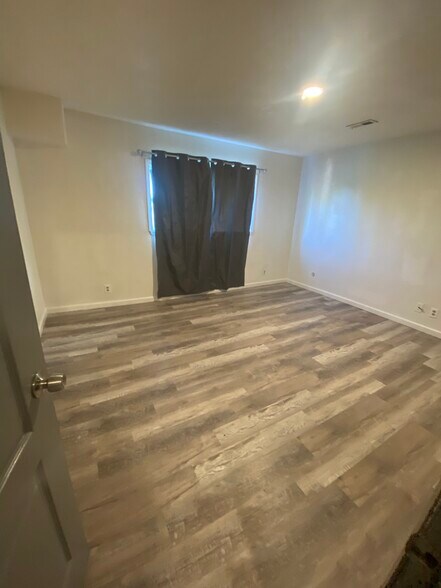 Building Photo - 3044 Amherst Dr