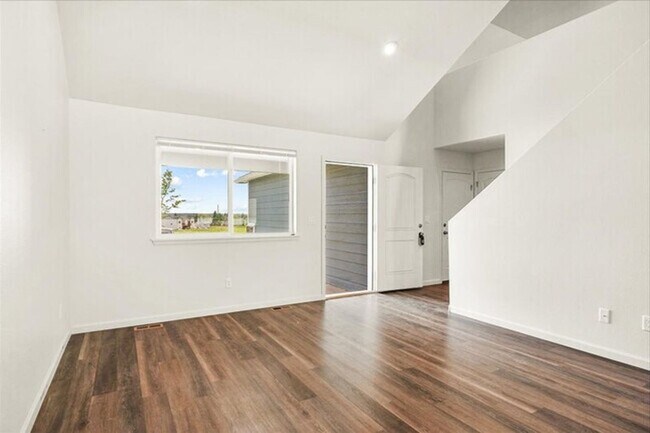 Building Photo - 3 BEDROOM 2 AND A HALF BATH NEWER CONSTRUCTION TWINHOME IN HARMONY VALLEY