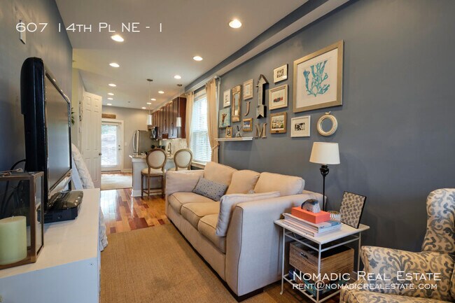 Building Photo - 607 14th Pl NE