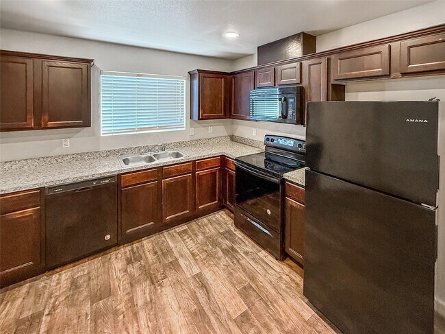 Building Photo - 10535 Mills Rd