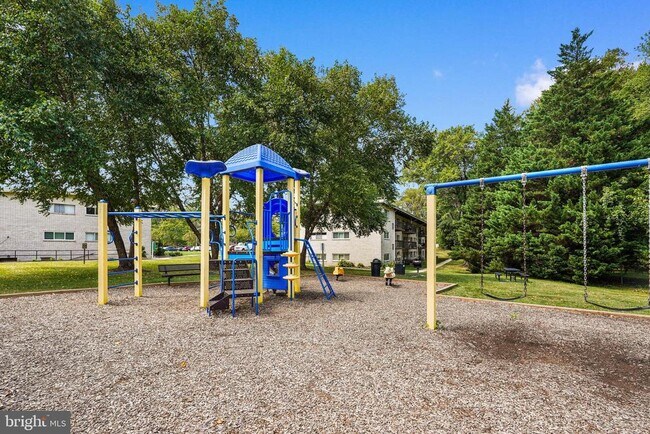 Building Photo - 4965 Americana Dr