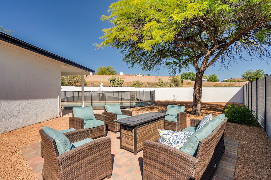 Plenty of Outdoor comforts - 9870 E Celeste Dr