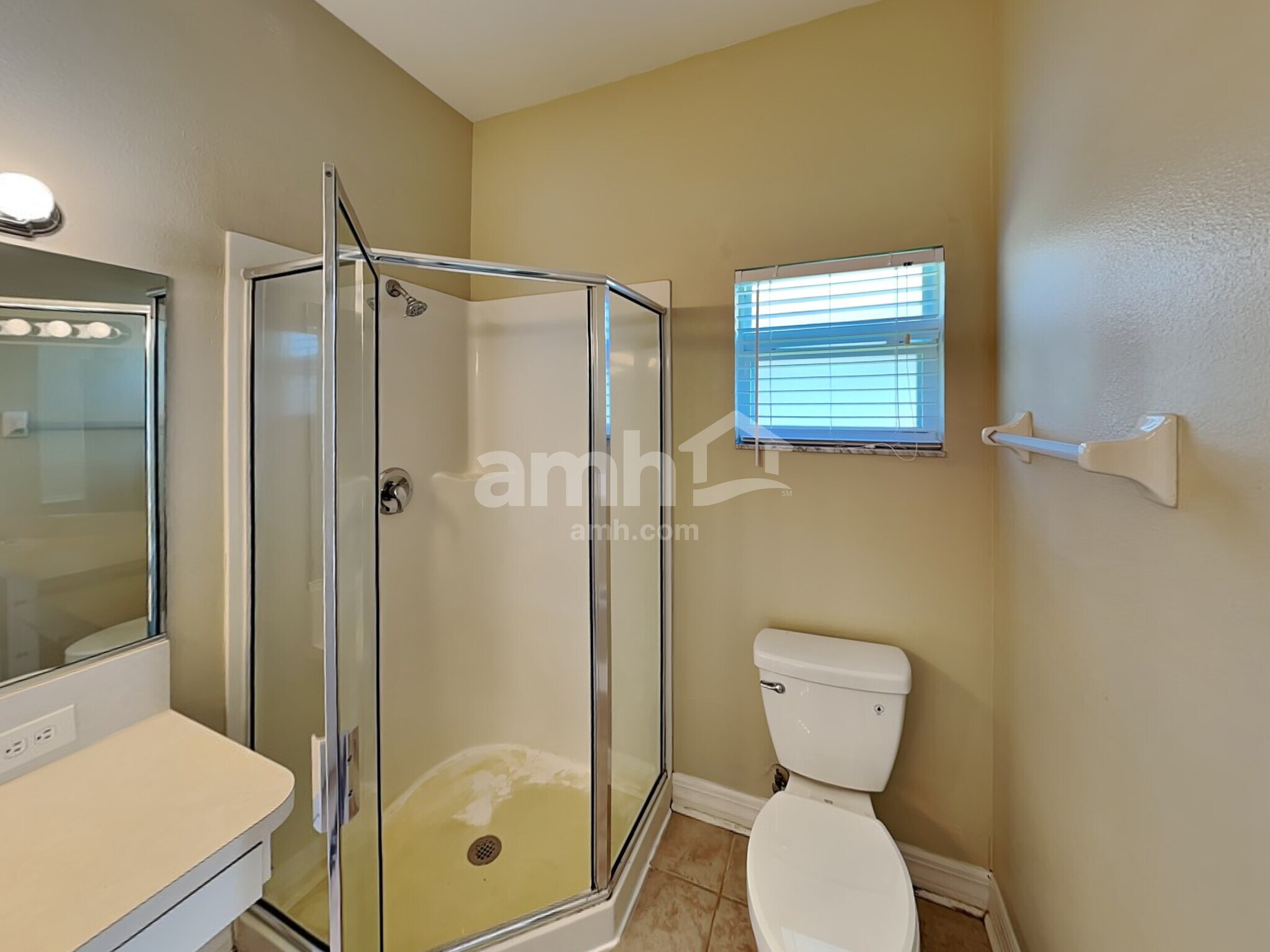 Building Photo - 823 Springwood Cir