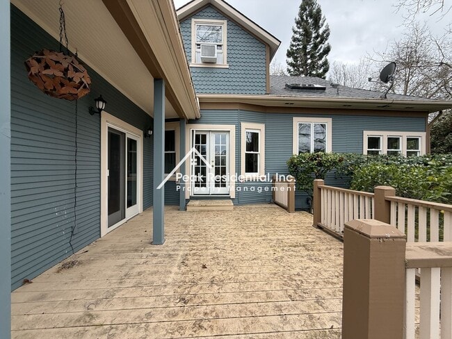 Building Photo - Beautiful Penryn 3bd/2ba House With Detach...