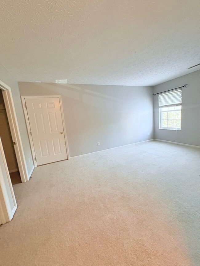 Building Photo - Beautiful 3BR 3BA w/ Attached Garage • White-Appliance Kitchen • HOA Lawn Care in Dublin