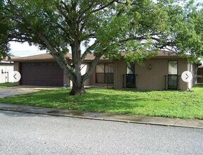 Building Photo - 7204 Brentwood Dr