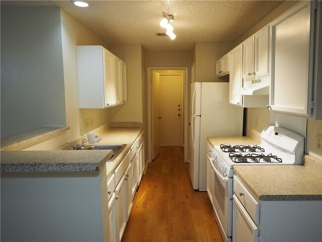 Building Photo - 7808 West Gate Blvd