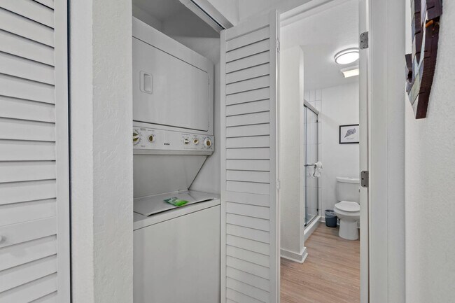 Building Photo - 4000 Gulf Terrace Dr