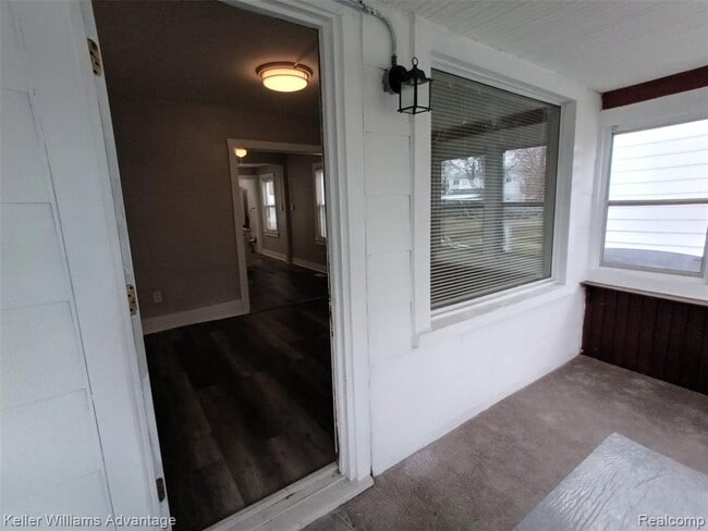 Building Photo - 15345 Sumner