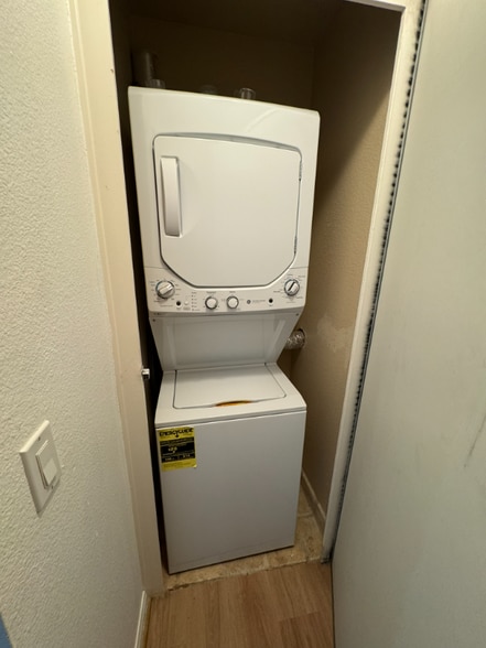 Building Photo - 7180 Shoreline Dr