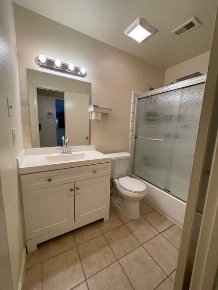 Building Photo - 2627 Old Fort Rd