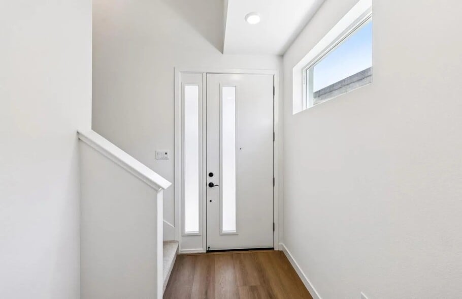 Building Photo - 818 Redberry Way