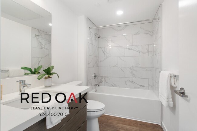 Building Photo - 1011-1013 Everett St-A-202