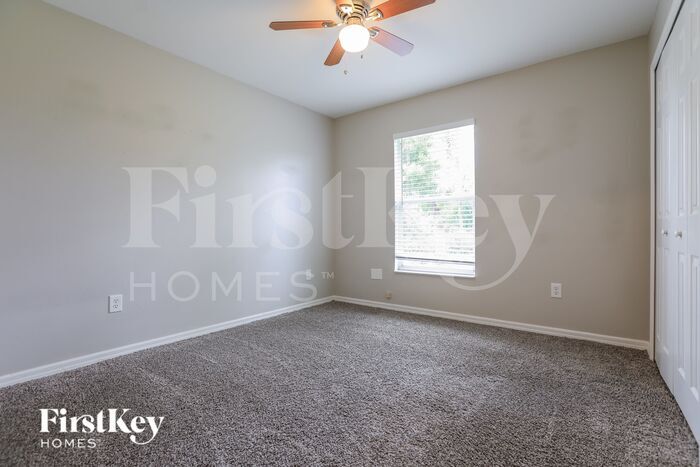 Building Photo - 2957 Wenona Dr