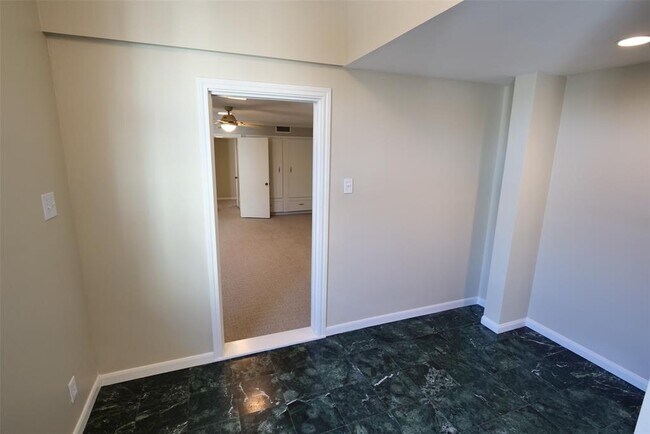 Building Photo - 7620 Del Monte Dr