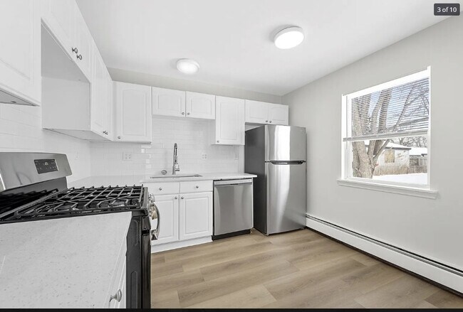 Building Photo - COMING SOON! Charming 3-Bed Home in Roseville with Modern Upgrades
