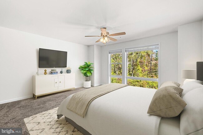 Building Photo - 900 Gilbert Rd