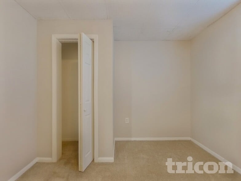 Building Photo - 485 Valley Creek Rd SW