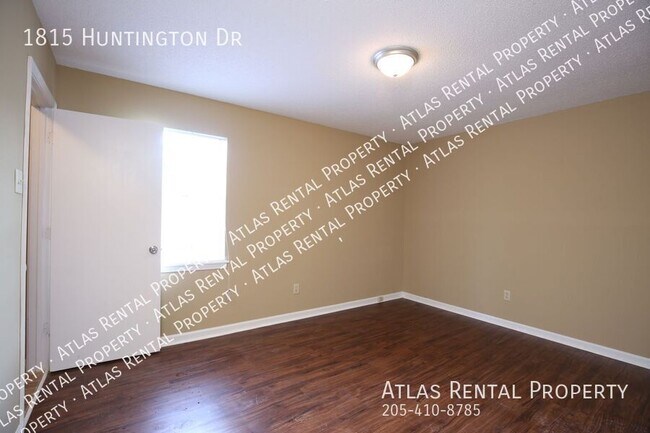 Building Photo - 1815 Huntington Dr