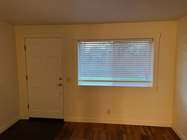 Building Photo - 2 Bedroom in N. Eugene