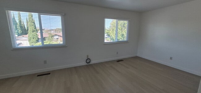Building Photo - 5023 Oakbrook Cir
