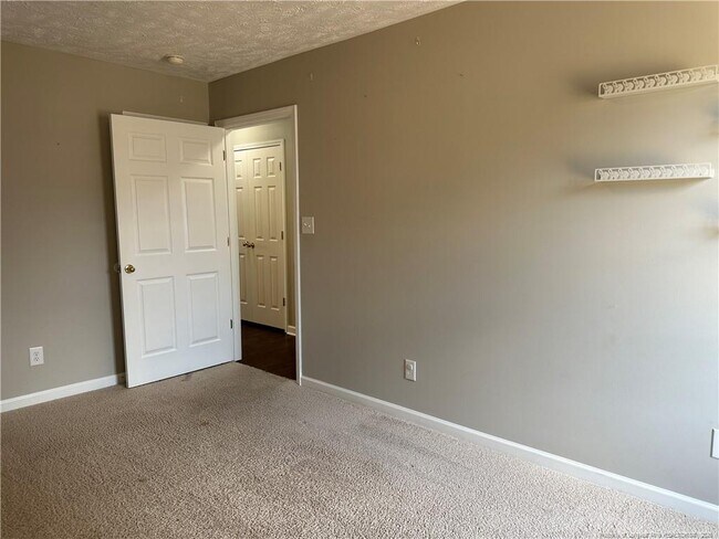 Building Photo - 112 Harvest Ln