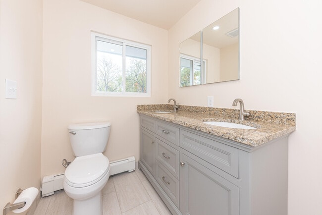 Building Photo - 1520 Traver Rd