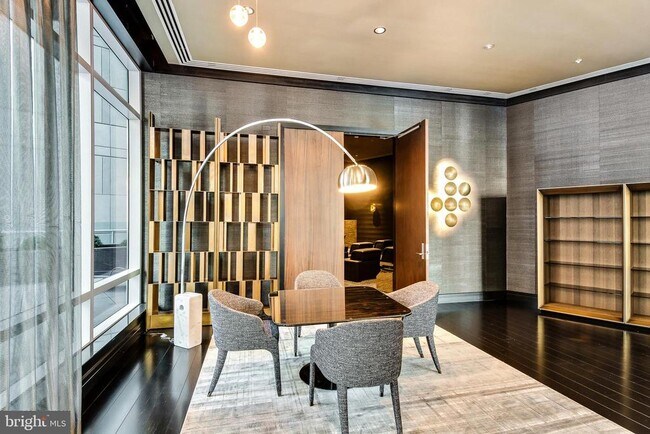 Building Photo - 1414 S Penn Square