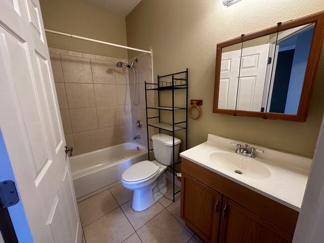 Full Bathroom - 510 Eaton St