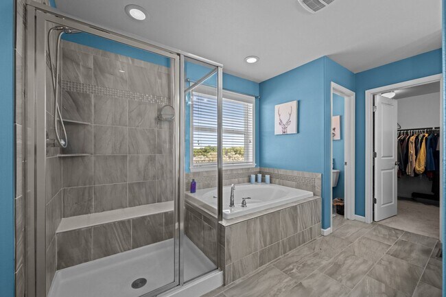 Building Photo - 15411 Village Cir E