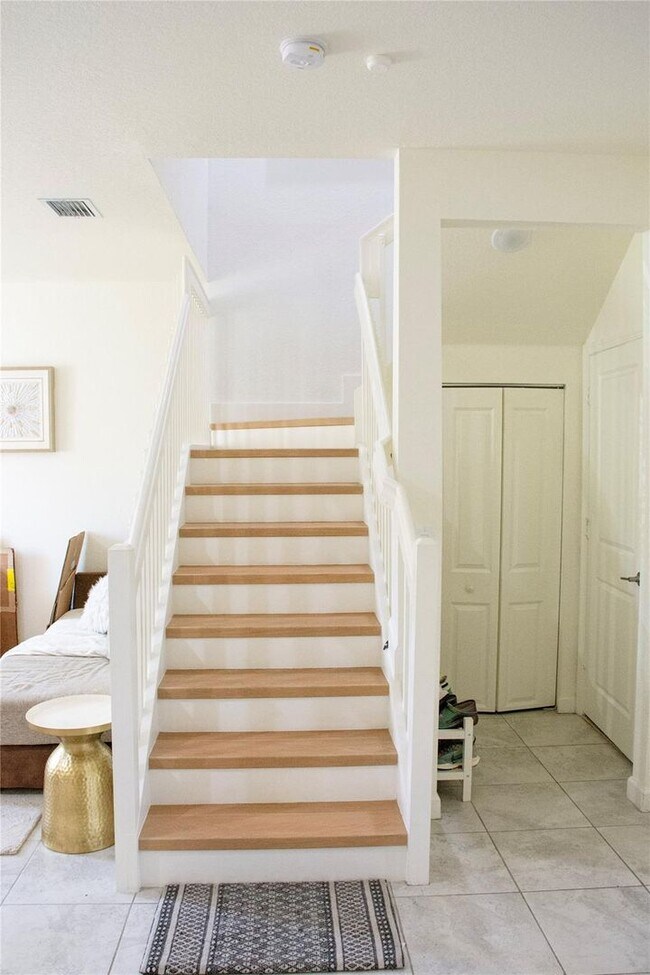 Building Photo - 315 NE 208th Terrace