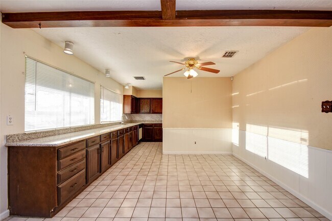 Building Photo - 9510 Huntington Way Dr