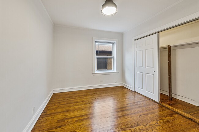 Building Photo - 3501 N Albany Ave