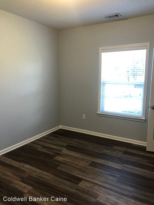 Building Photo - 2 br, 2 bath House - 601 McKenna Commons